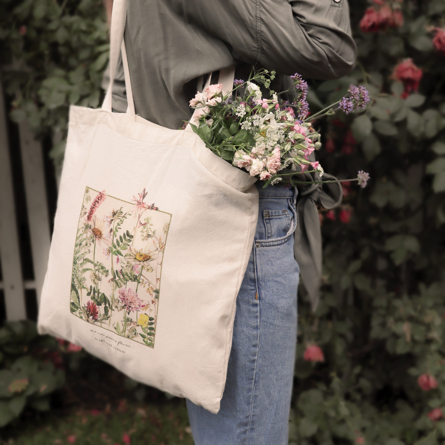 Sur Une Prairie Fleurie No.2 Eco-friendly floral tote bag